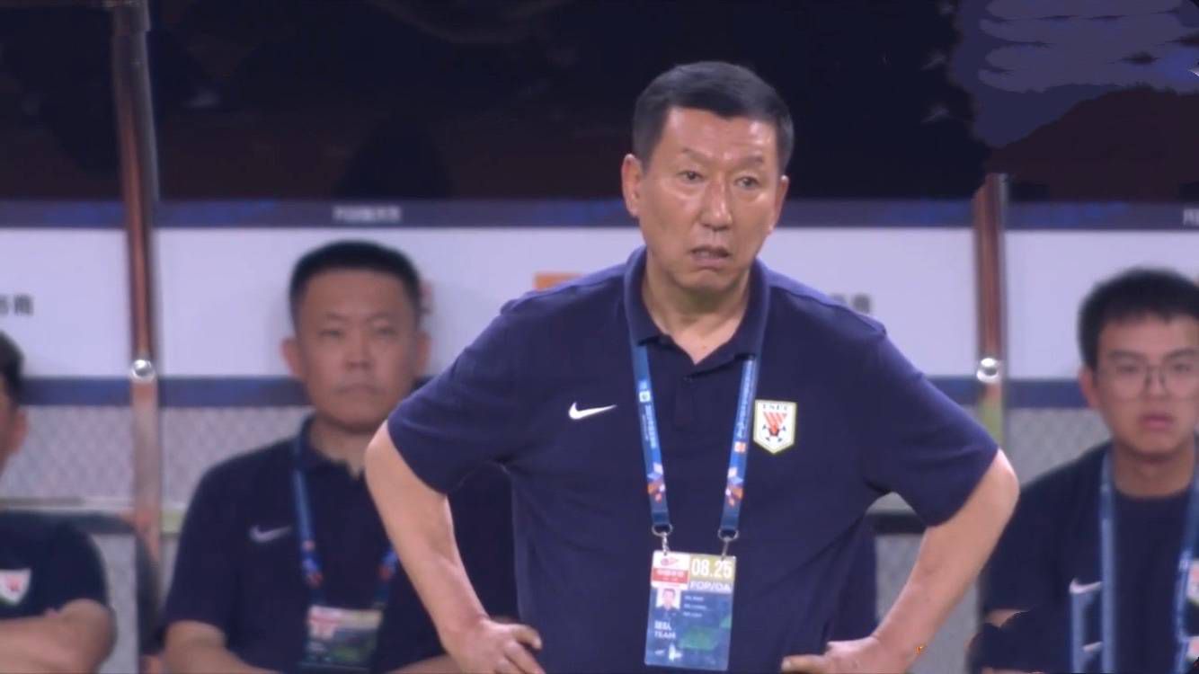 丈母娘马岚黑着一张脸问：哟，叶辰，你在金陵有朋友过寿？年纪不小了吧？叶辰点点头：八十了。
